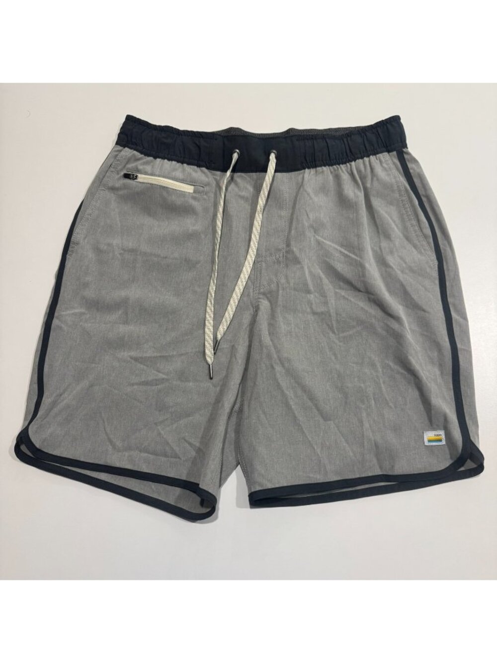 Vuori Mens Banks Shorts Grey Size Medium 7.5" EUC
